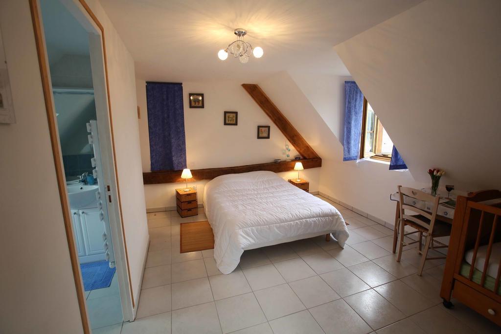 Sainte-Marguerite-de-CarrougesFerme Cidricole Hugues Desfrieches住宿加早餐旅馆 客房 照片